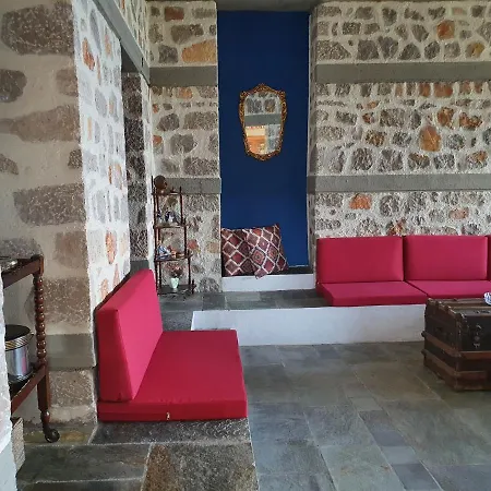 Oly & Nikiforo's House Holiday home *