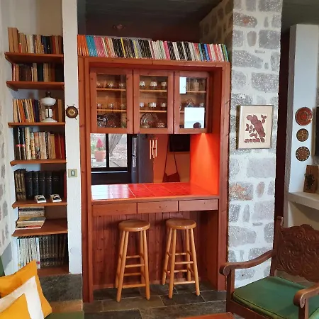 Oly & Nikiforo's House Feriehus