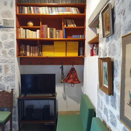 Holiday home Oly & Nikiforo's House *