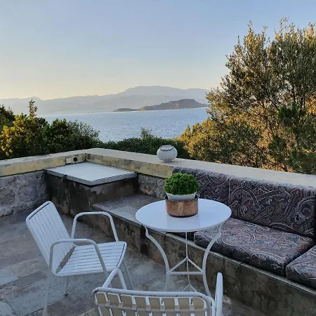 Oly & Nikiforo's House Holiday home