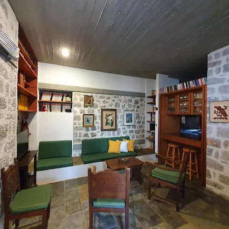 Oly & Nikiforo's House * Pefkali