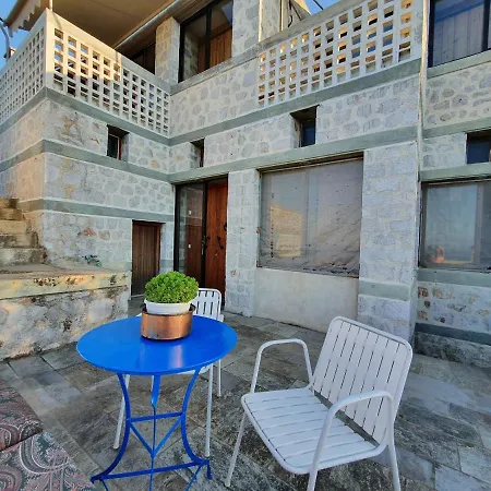 Oly & Nikiforo's House Holiday home *